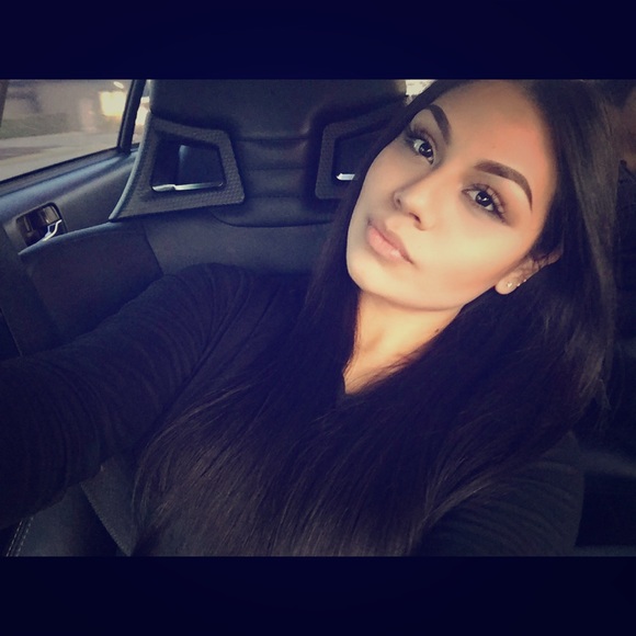 Meet your posher, April! - Picture 1 of 4